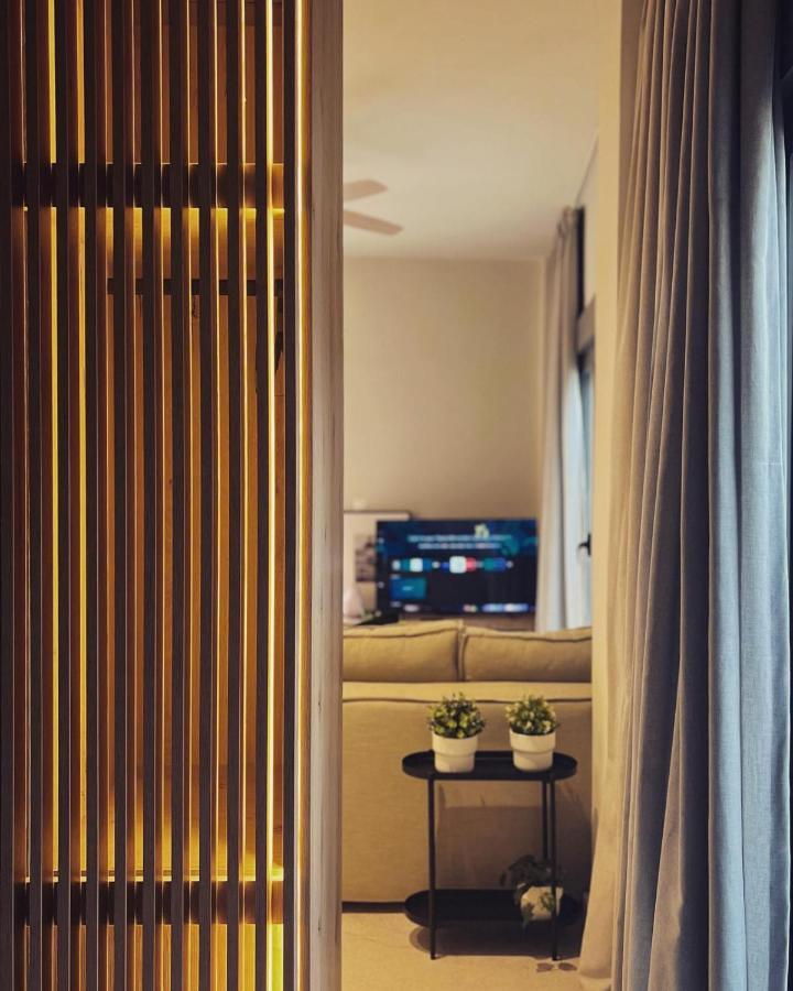Luxurious Wooden Detail Flat In City Center Chalkida Ngoại thất bức ảnh