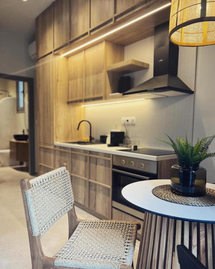 Luxurious Wooden Detail Flat In City Center Chalkida Ngoại thất bức ảnh