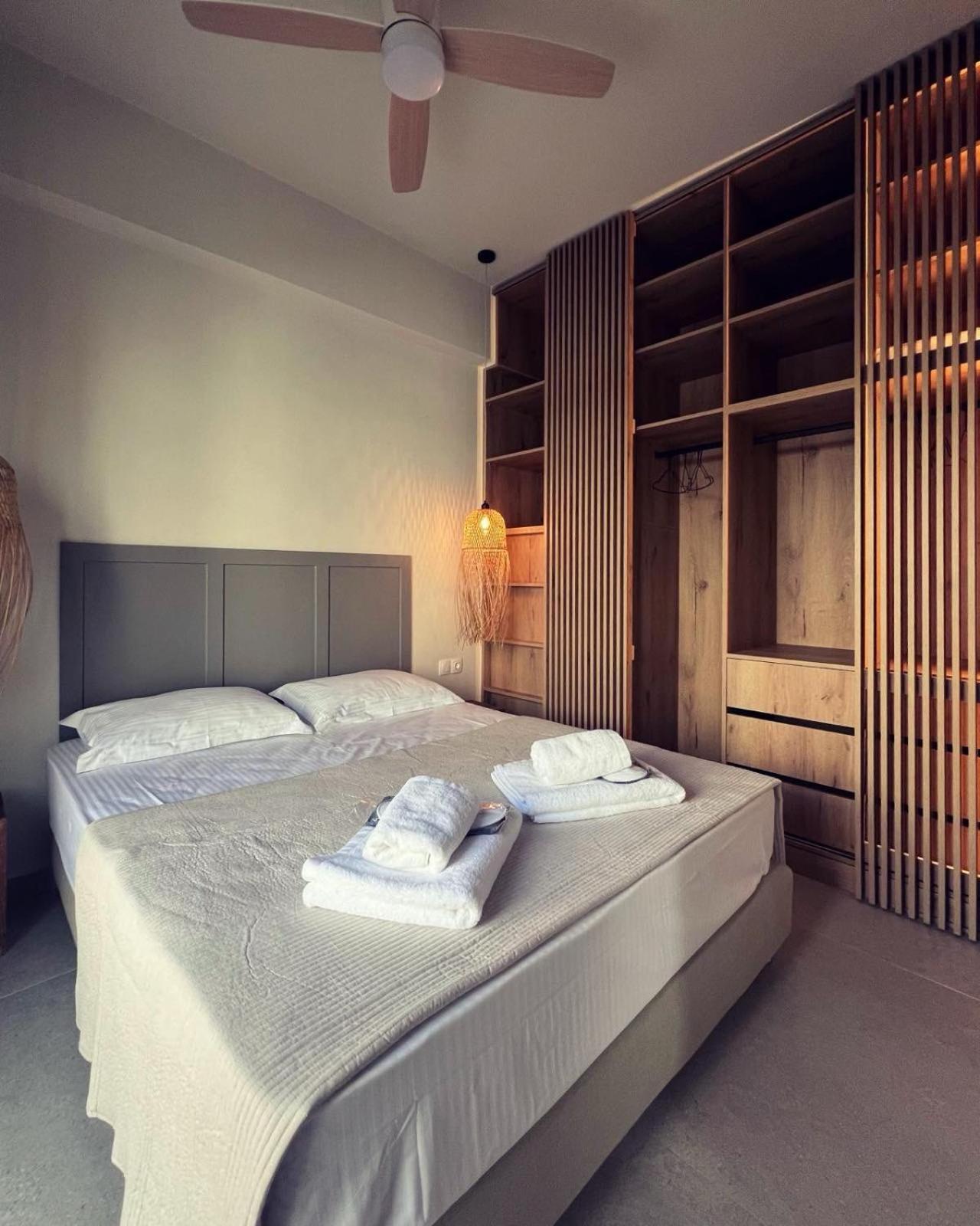 Luxurious Wooden Detail Flat In City Center Chalkida Ngoại thất bức ảnh