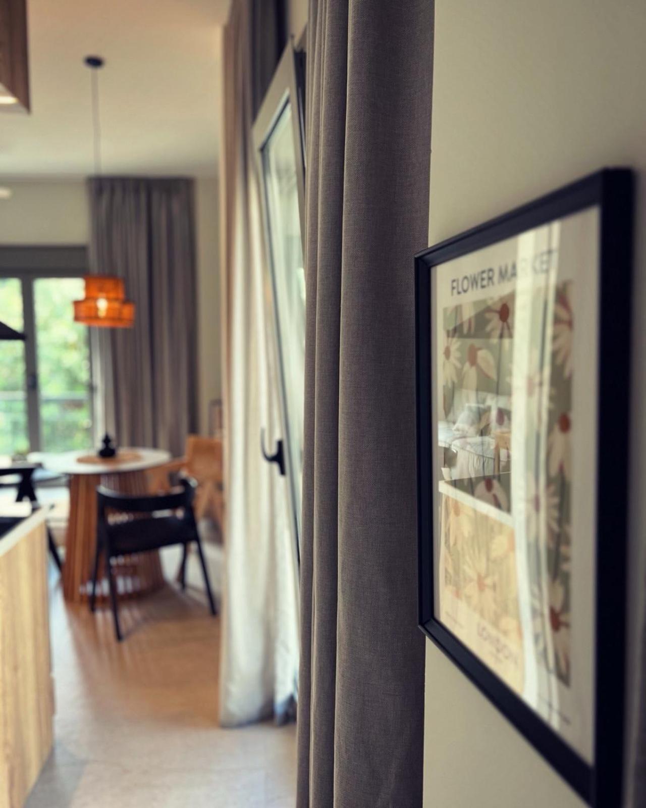Luxurious Wooden Detail Flat In City Center Chalkida Ngoại thất bức ảnh